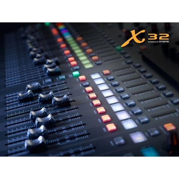 Mesa De Som Digital 32 Canais16 Aux USB X-32 - Behringer X32
